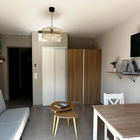 Apartamento Les Locations Cinaureva « Le Petit Nid De L'Argentiere » La Londe-les-Maures Exterior foto